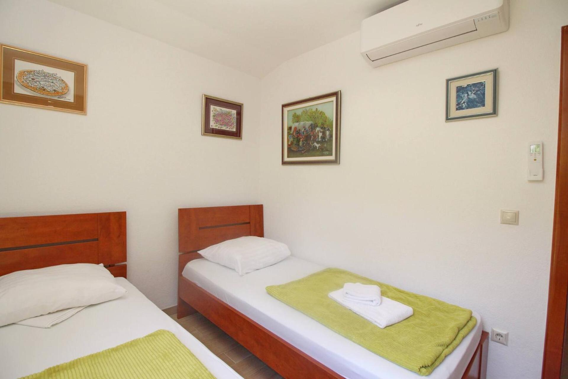 Apartments Mrkus Baska  Bagian luar foto
